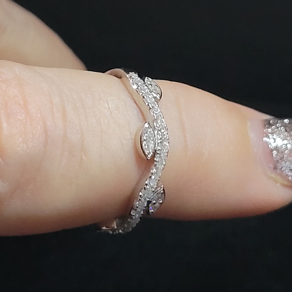 925 Sterling Silver Ivy Ring. - Picture 2 of 3